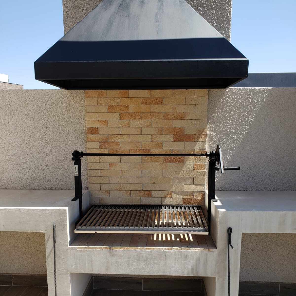 Campana volada y parrilla lateral